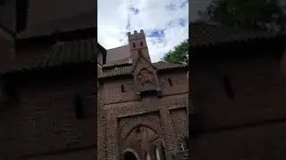 Zamek Krzyżacki w Malborku. Spacer po obu dziedzińcach. Informacje o oblężeniu Malborka.