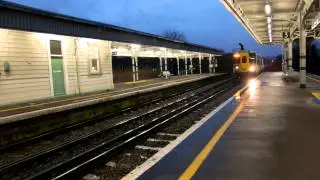 Southern Class 455 arrives at South Croydon