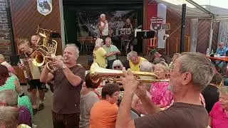 Kleiner Harmonikaspieler-Rucksackmusikanten-Elfershausen-10.08.25