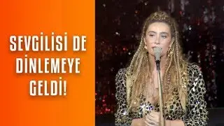 Sıla konserinde romantik dakikalar...