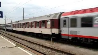 10. Aug. 2009, Wien: Nachtzug 347 DACIA nach Bukarest mit bunten Kurswagen Sofia und Belgrad