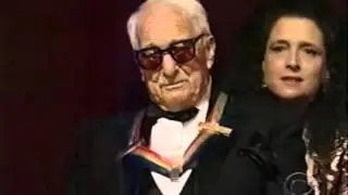 Victor Borge Receives Kennedy Center Award (1999)