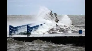 Crazy waves at Holland State Park