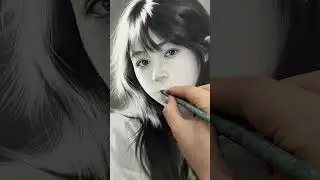 Perfect drawing cannot be without light! #drawing #charcoaldrawing #portraitdrawing #charcoalshading