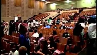 Police chief, mayor under fire for leaving meeting