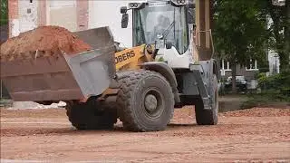 Radlader Liebherr L 546 und der mobile Brecher