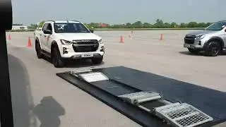 Isuzu D-Max diff lock test at Thailand