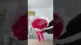 Букет из 40 роз цвета фуксии с бабочками | Букет из 40 роз цвета фуксии с бабочками