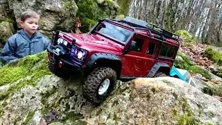 Axial SCX10 II vs Vaterra Ascender vs Traxxas TRX 4 vs SCX10 hard rock crawling