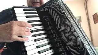 Playing in thirds on the accordion treble keyboard - Fingering demonstration bty Alex Govier