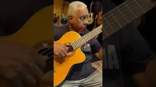 O Professor veio conferir a qualidade dos viol&otilde;es Benson ✨ EXC900