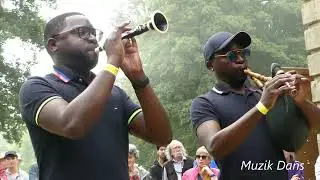 Marche du pays des Montagnes sonnée par Tangi Josset (bombarde) et Yannick martin à Gourin  (2021)