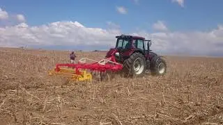 P&ouml;ttinger Synkro 3030 tyne cultivator and Valtra T213 tractor in maize stubble.