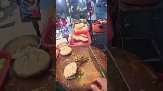 Street Meat Burger: Bread, Meat, Perfection #streetfood