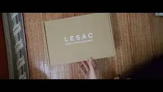 Mở kiện h&agrave;ng Lesac