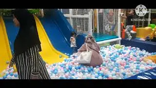BERMAIN DI ARENA FUN WORLD daerah MALL ATRIUM lantai 4 nama nya KIDZILLA