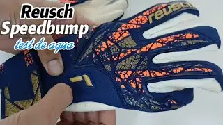 Guantes de portero Reusch Attrakt Speedbump (test de agua)