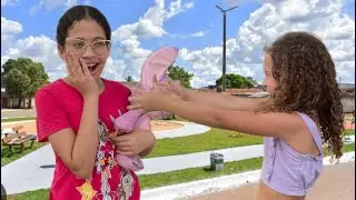 ALICE  FiCOU QUERENDO PEGAR O URSO DA CLARICE ! * kkkkkk