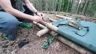 Wildcamping, Bushcraft: elevated bed from military hammock, solo overnight, DIY