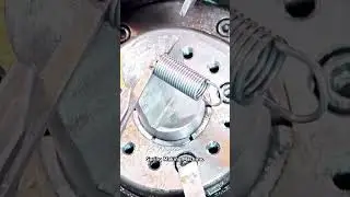 A wonderful spring making machine. #kanauje&ntilde;o #springmaking #satisfying