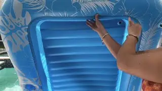 Voice-tank Inflatable Tanning Pool Lounger with Sprinkler &ndash; 77
