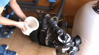 Comment Nettoyer le Pr&eacute;filtre d'une Pompe Filtration Piscine ?