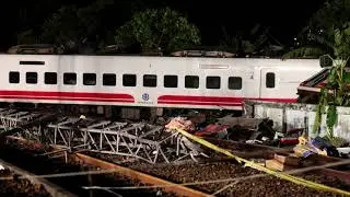 Taiwan train derails, killing dozens