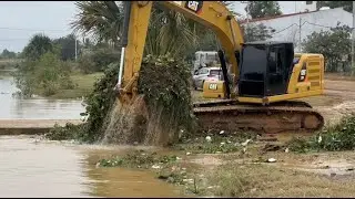 Removal Weed Planting Floating Plants and Mud in Canal 15km