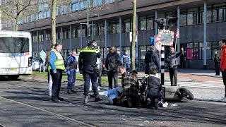 Twee gewonden bij botsing tussen bus en snorscooter