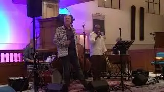 Sjaak Bral zingt 'Veilig achterop' tijdens Prinsjesnach'  25