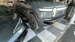 Rivian R1T Suspension Goes From Slammed to Max Height in Seconds 🤯