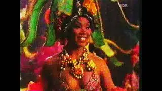O grupo Brasil Tropical de Camisa Roxa e Domingos Campos