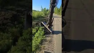 Grusvägsdikning med Volvo EW 160E