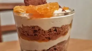 Mandarinen-Creme mit Lotus-Crunch