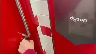 Dyson Airblade V HU02 hand dryer: Five Guys, Dame Street, Dublin 🚻 5/5