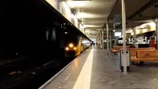 VIRM 9406 vertrekt uit Leiden Centraal