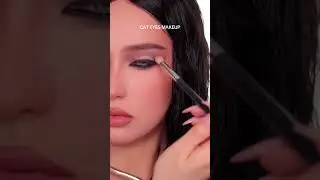 CAT EYES GLAM ✨ #makeup #makeuptutorial #cateyes #makeupglam #eyeliner #eyeshadow #eyemakeup #shorts