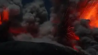 Eruption du volcan IBU (Moluques - Indon&eacute;sie)
