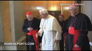 Francisco recibe a Benedicto XVI en su regreso al Vaticano