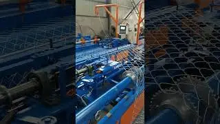 Wa this type double motor automatic chain link fence machine so good .这款双电机双模具勾花网机太棒了！
