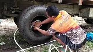 CARA MENGATASI BAN KENDARAAN SELIP DI LUMPUR ATAU JALAN AMBLES