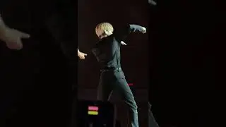 #BAEKHYUN performing &ldquo;UN Village&rdquo; at &lsquo;Reverie&rsquo; World Tour in Hanoi