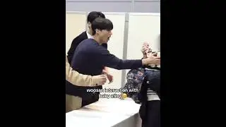 An atiny bring her baby at fansign, look at wooyoung&rsquo;s precious reaction 🥺 #kpop #ateez #woosan