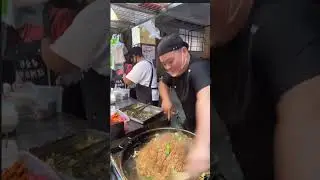 Selling 1,000 Boxes of Egg Fried Noodles in One Day! | Crazy China Street Food Challenge