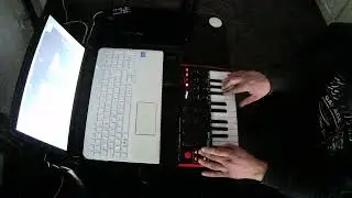 AKAI PRO MPK MINI MK3 RUNNING AIR MUSIC TECH - HYBRID