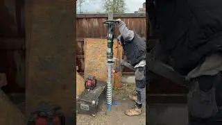 Бревенчатые дома строятся на винтовых сваях @invoicefly #cabinbuild #groundscrews #concrete