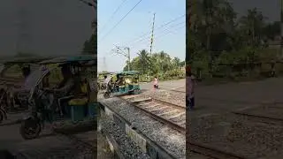 Katwa-Howrah & Howrah-Katwa Local Passing At Railgate 