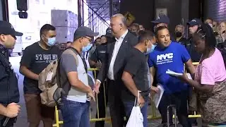 400 inmigrantes llegan a Nueva York en buses desde Texas en solo 48 horas | El Minuto (Spanish)