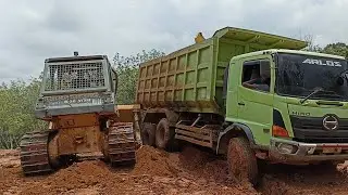 Dump Truck Collapses When Wanting to Unload Soil EP. 76
