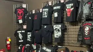 Мерч Insane Clown Posse и Gucci Mane с тура Gods of Chaos.
